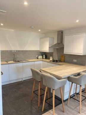 Fishponds Flat 4 by Mia Living 2 bedroom apartment